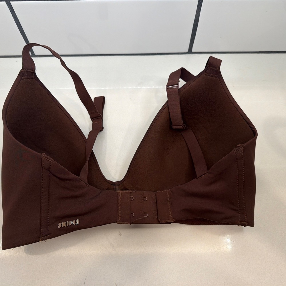 SKIMS Wireless Form Push-Up Plunge Bra in the Cocoa Brown 32DDD NEW! - Picture 2 of 5